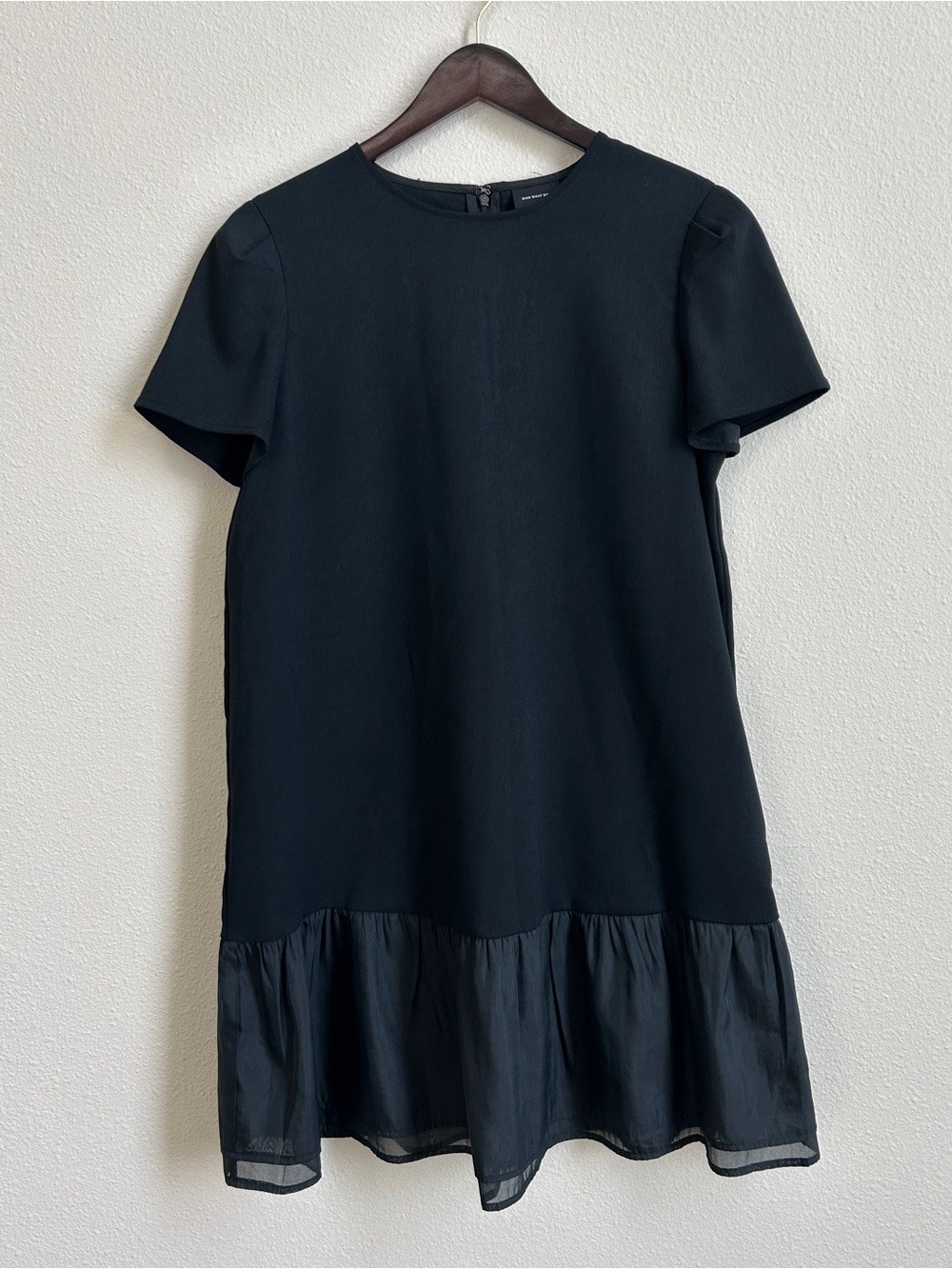 Clothing Label - Unable to Determine Specific Accessory